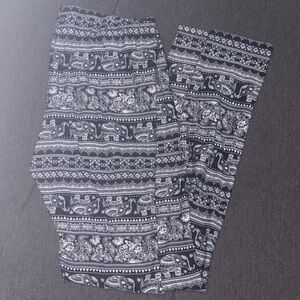 Bobbie Brooks Black and White Patterned Leggings